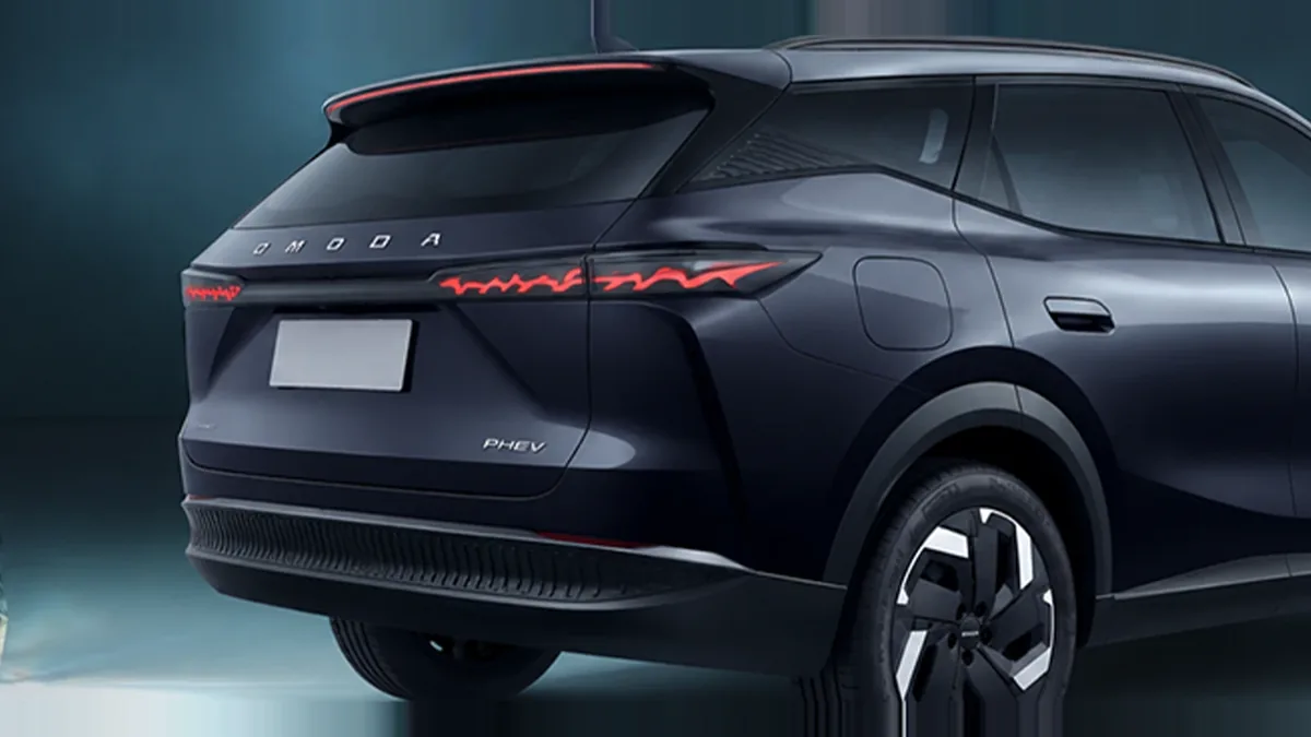 Omoda 7 1.5 TGDI PHEV Premium 279CV en leasing — Lateral