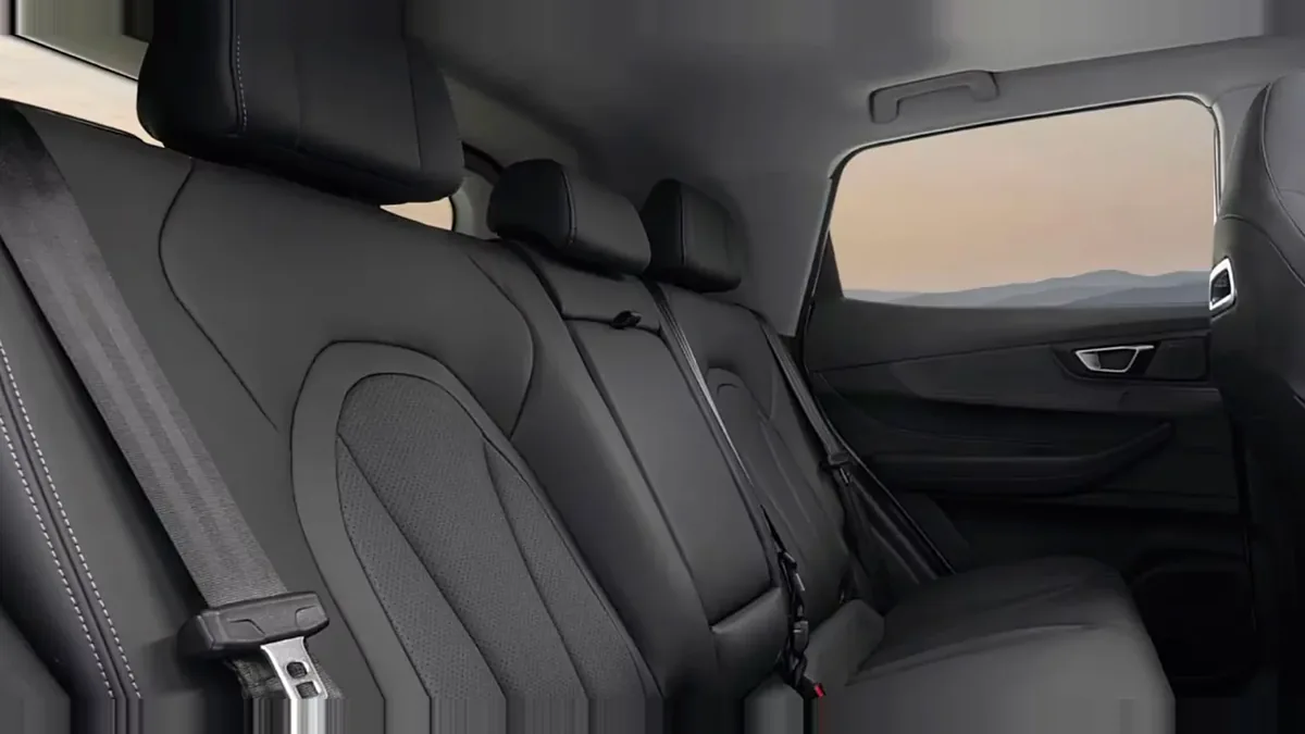 Ebro s400 1.5 DHE HEV Excellent CVT GRY en leasing — vista 7