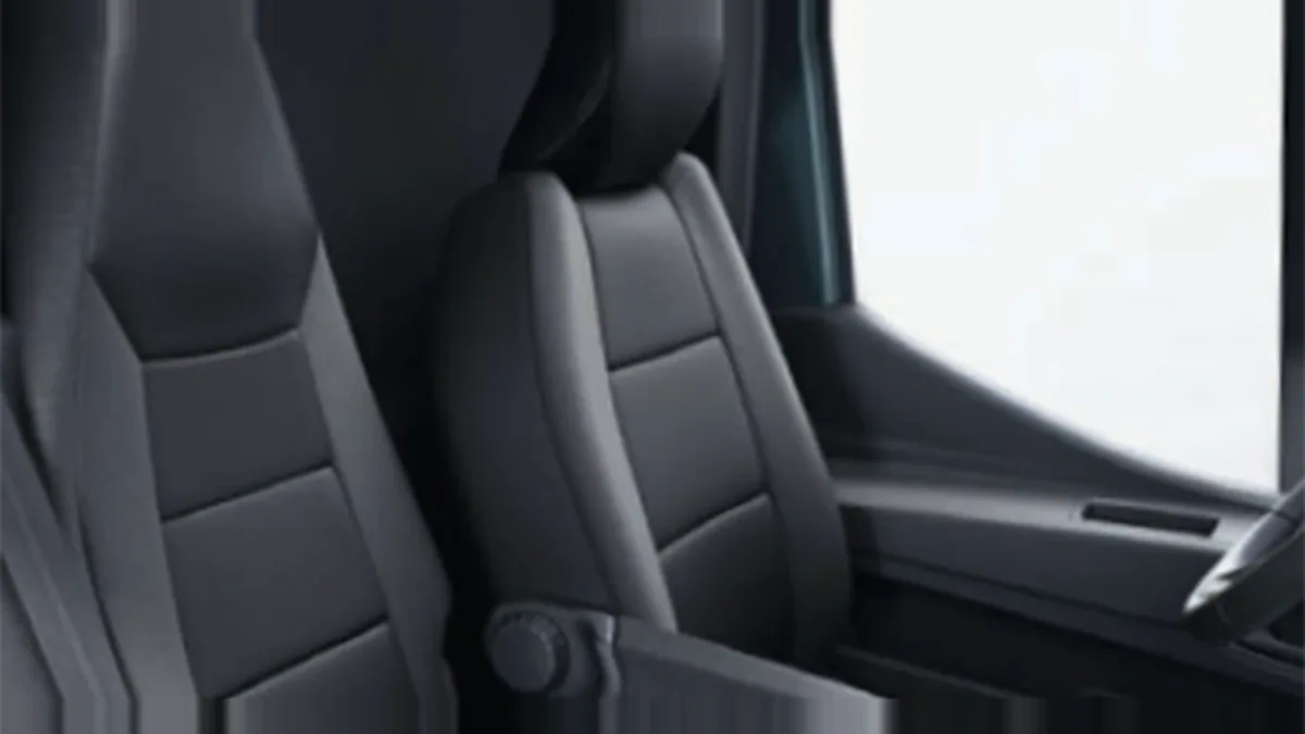 Nissan Interstar L2H2 3.5T 2.3dCi FWD Acenta en leasing — Delantera