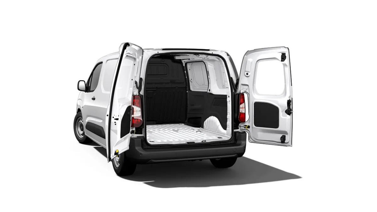 Peugeot Partner Furgón M Diésel 100CV Man en leasing — Lateral