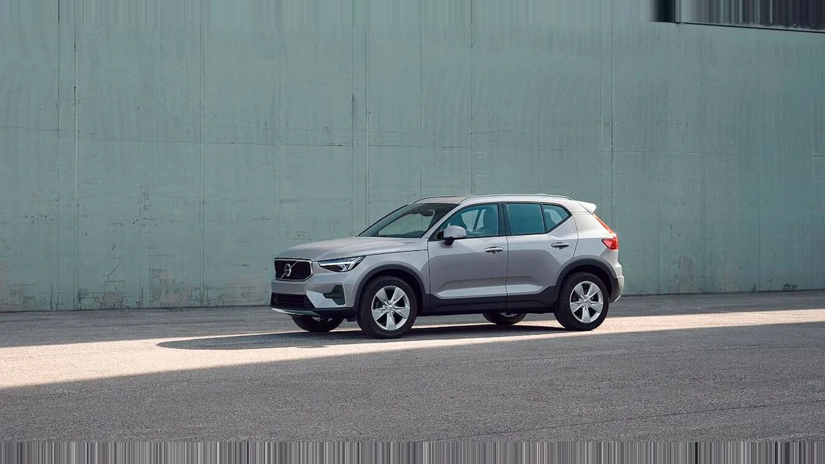 Volvo XC40 2.0 B3 Core G Auto en leasing — Lateral