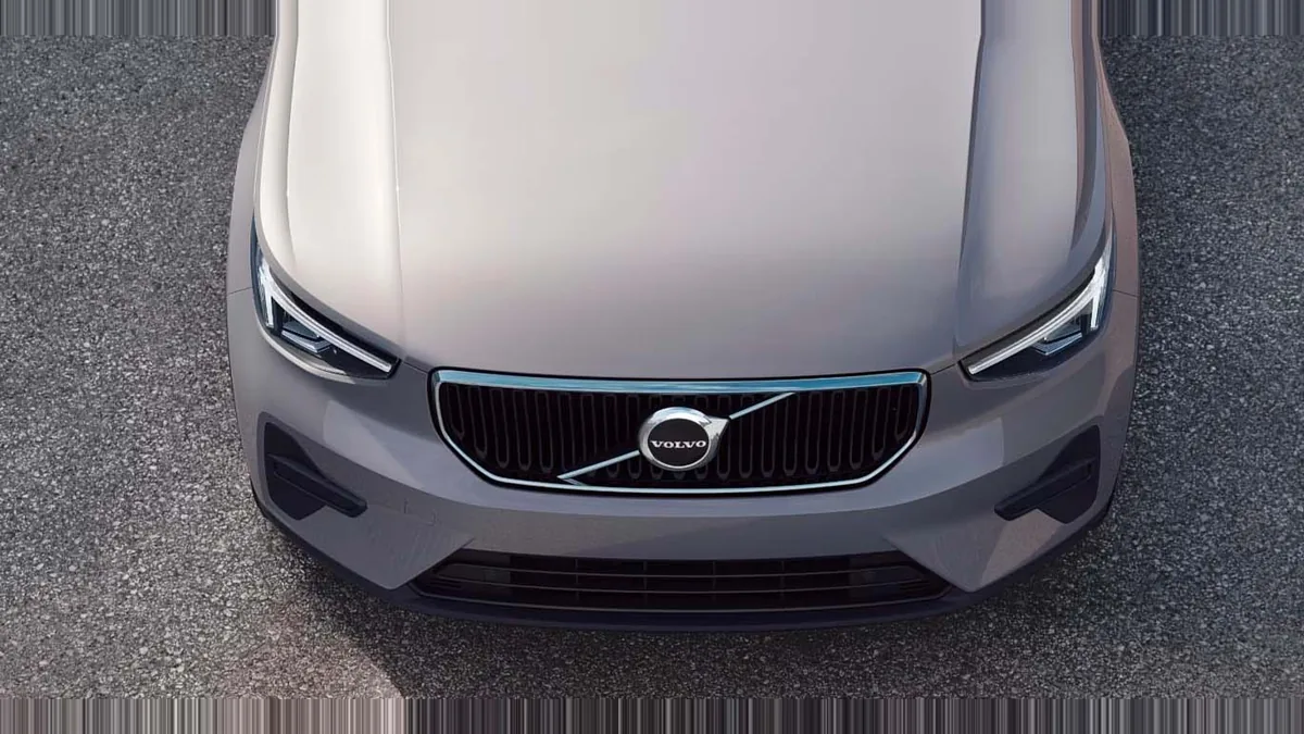 Volvo XC40 2.0 B3 Core G Auto en leasing — Delantera