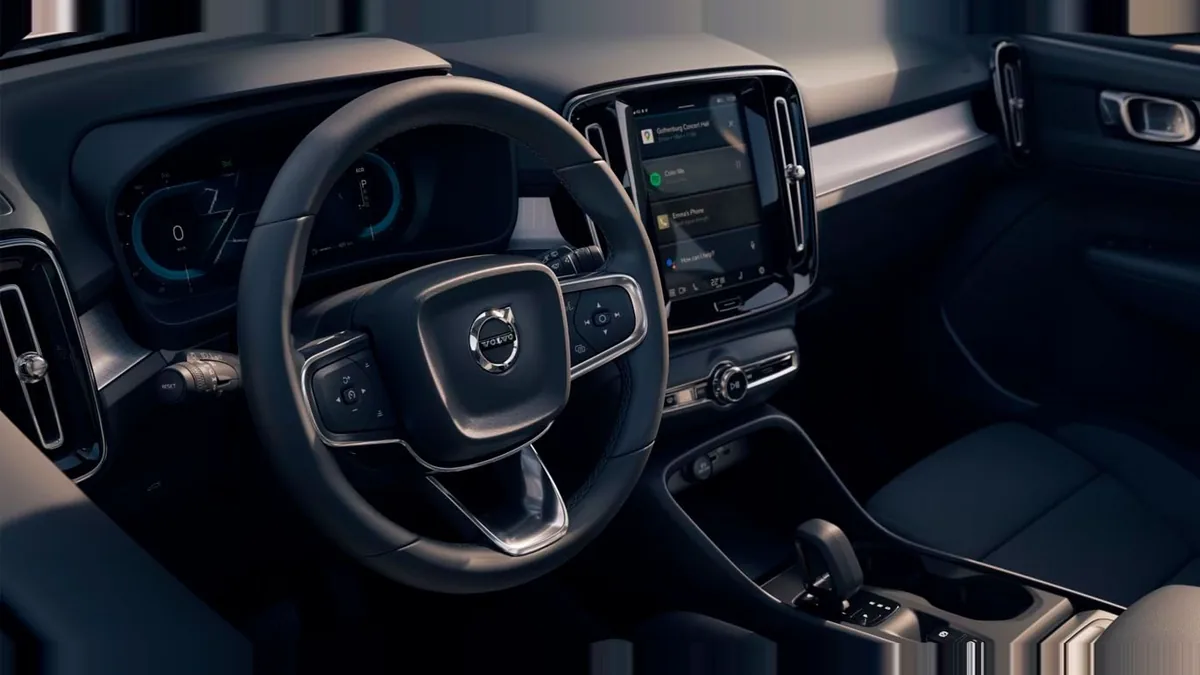 Volvo XC40 2.0 B3 Core G Auto en leasing — Interior